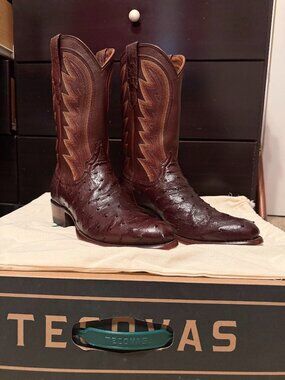 TECOVAS (THE WYATT) mahogany ostrich size 10 D